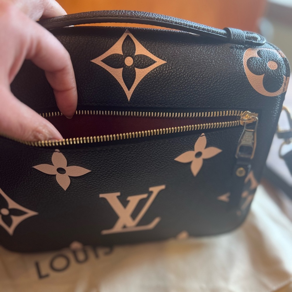 Louis Vuitton Black & Beige Giant Monogram Pochette Métis Gold Hardware - Picture 11 of 16